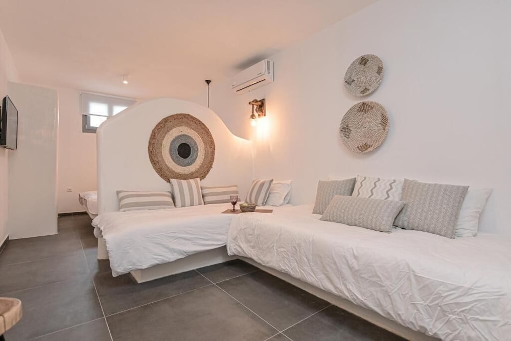 White Cocoon Exclusive villas 24/68