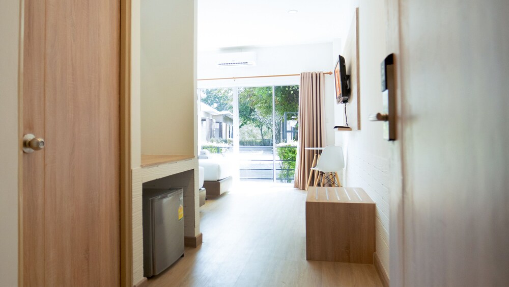B2 Nakhon Sawan Boutique & Budget Hotel 10/18