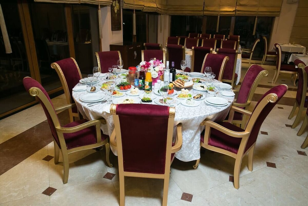 The Lake Palace Hotel Baku 44/50