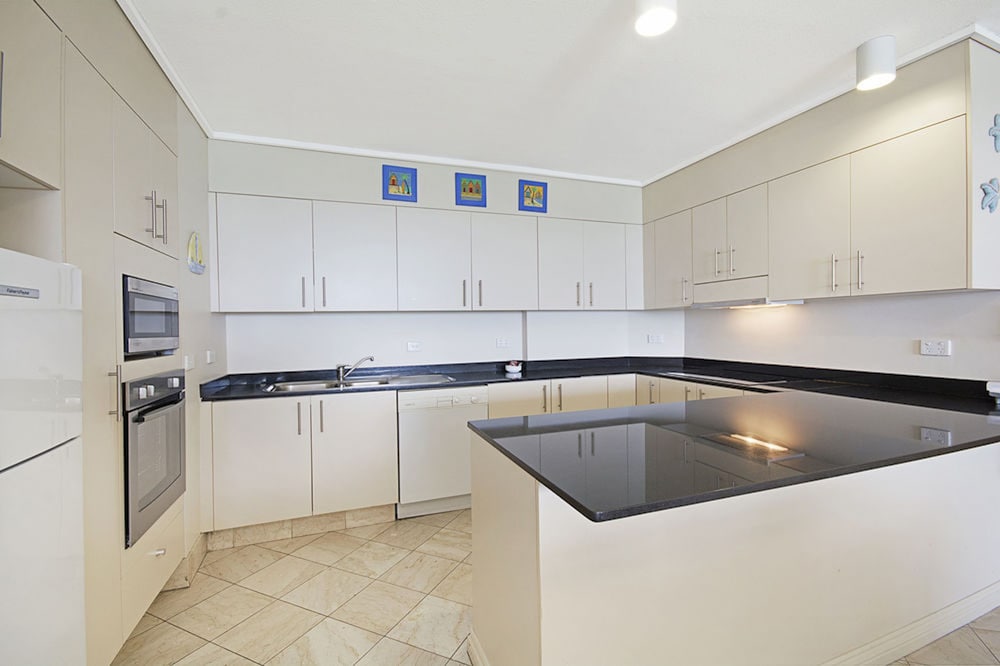 Clubb Coolum Beach Resort 12/65