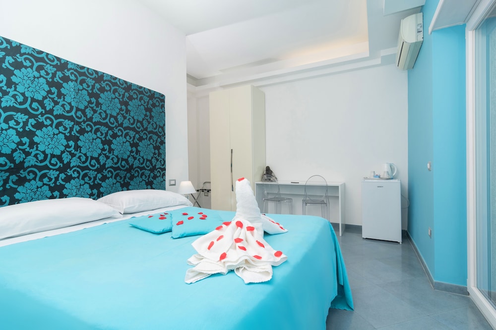 Emily Suites 21/51