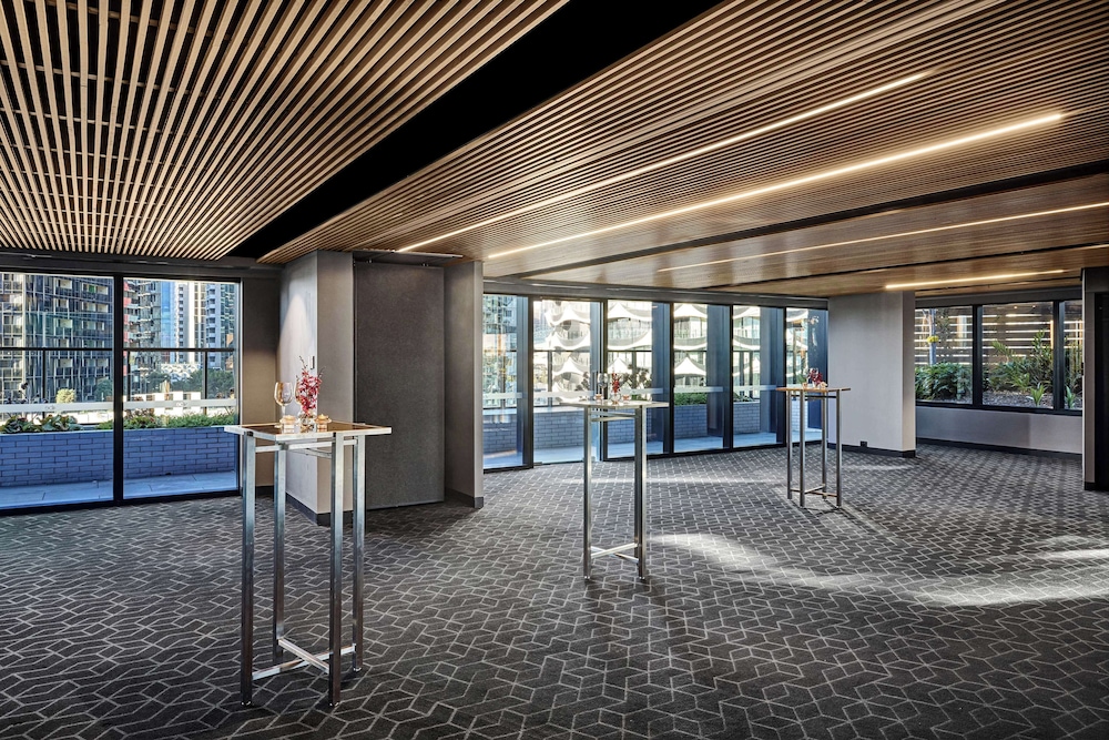 Vibe Hotel Melbourne Docklands 33/67