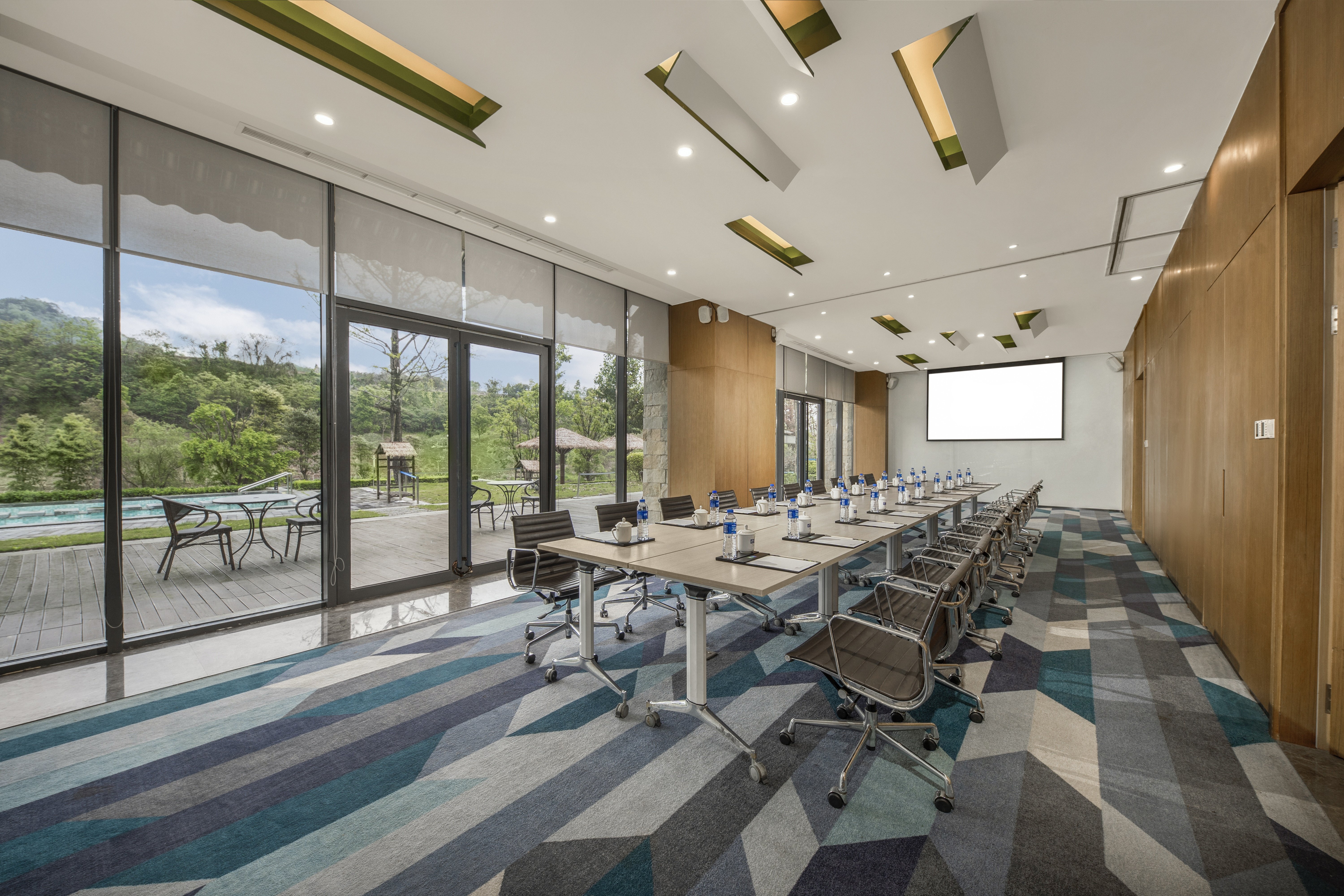 HOLIDAY INN EXPRESS EMEI MOUNTAIN 56/69
