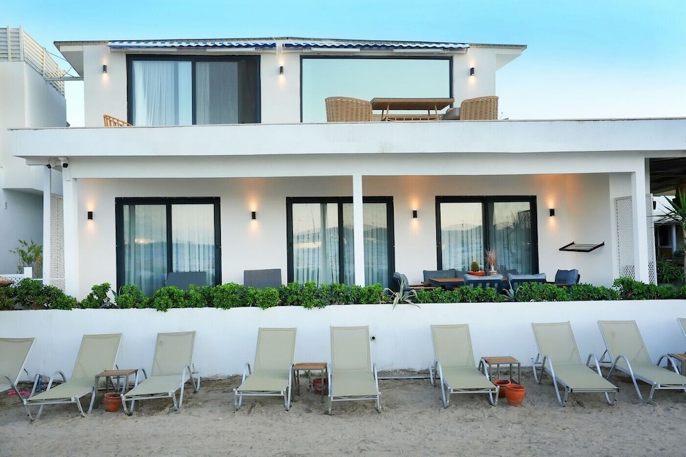 Daphnis Hotel 1/46