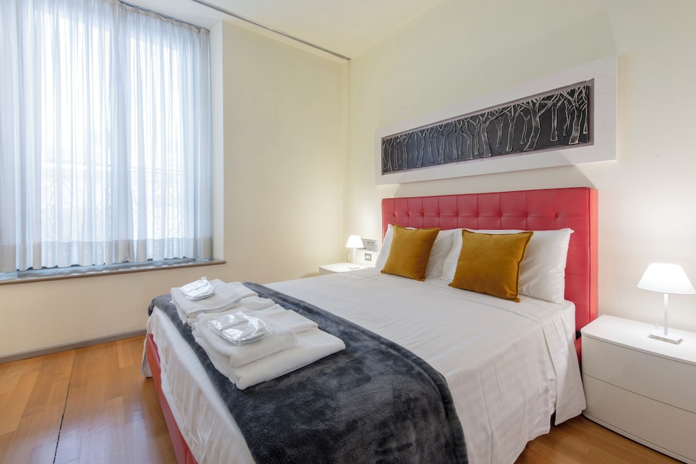 Milan Royal Suites Luxury Apartments 13/50