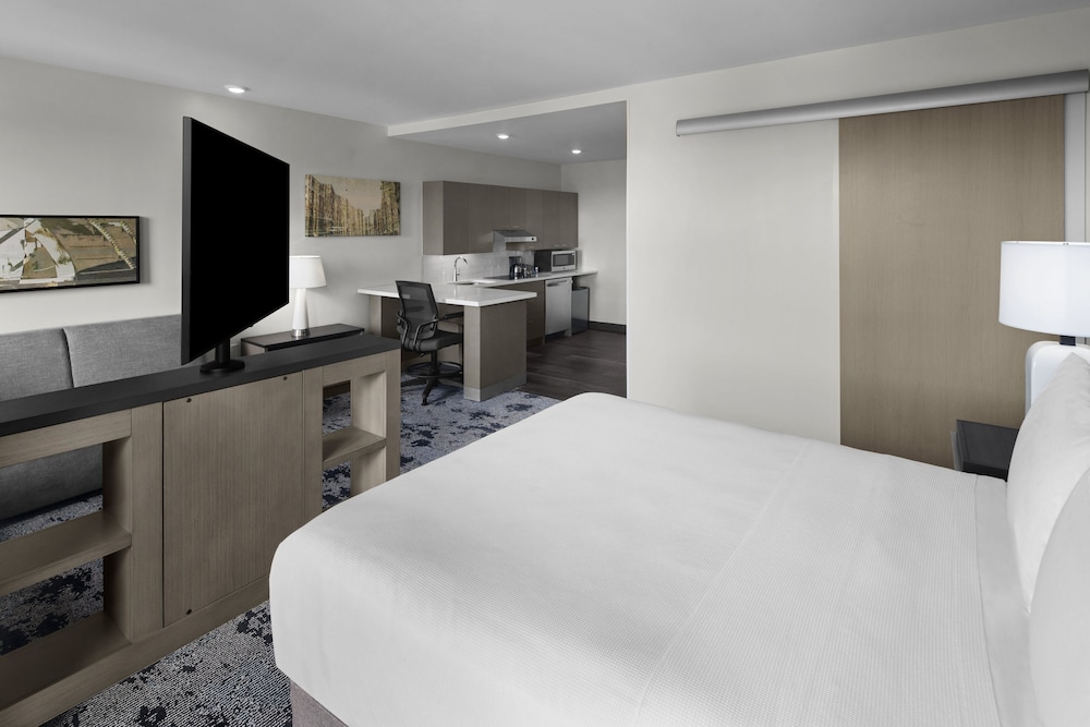 Hyatt House Raleigh Downtown / Seaboard Station 8/36