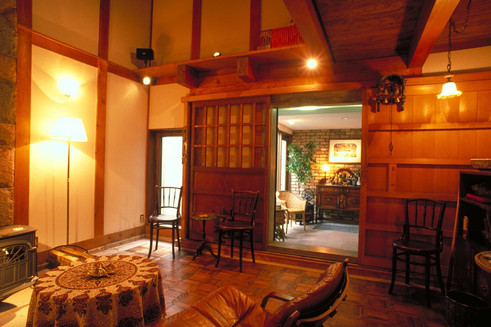 Camellia Inn 12/23