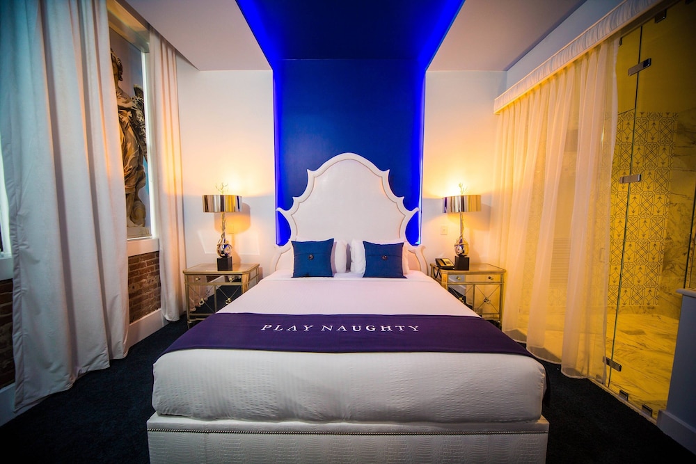 The Saint Hotel, New Orleans, French Quarter, Autograph Collection 9/42