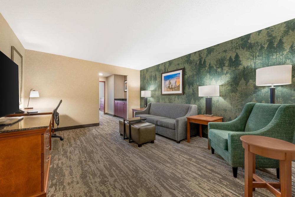 Drury Inn & Suites Colorado Springs 30/50