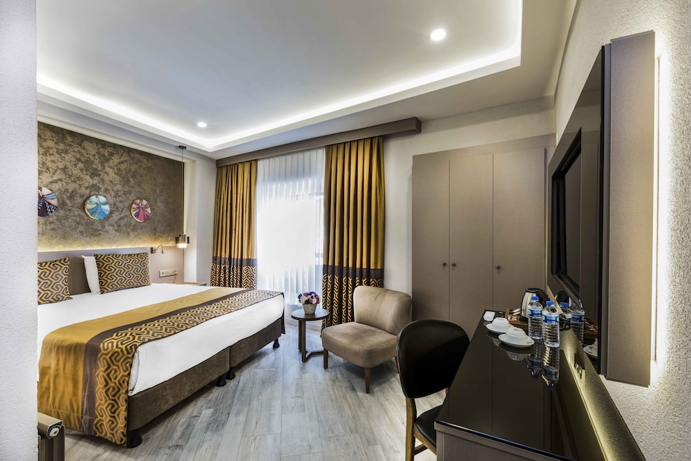 Ayramin Deluxe Hotel 32/78