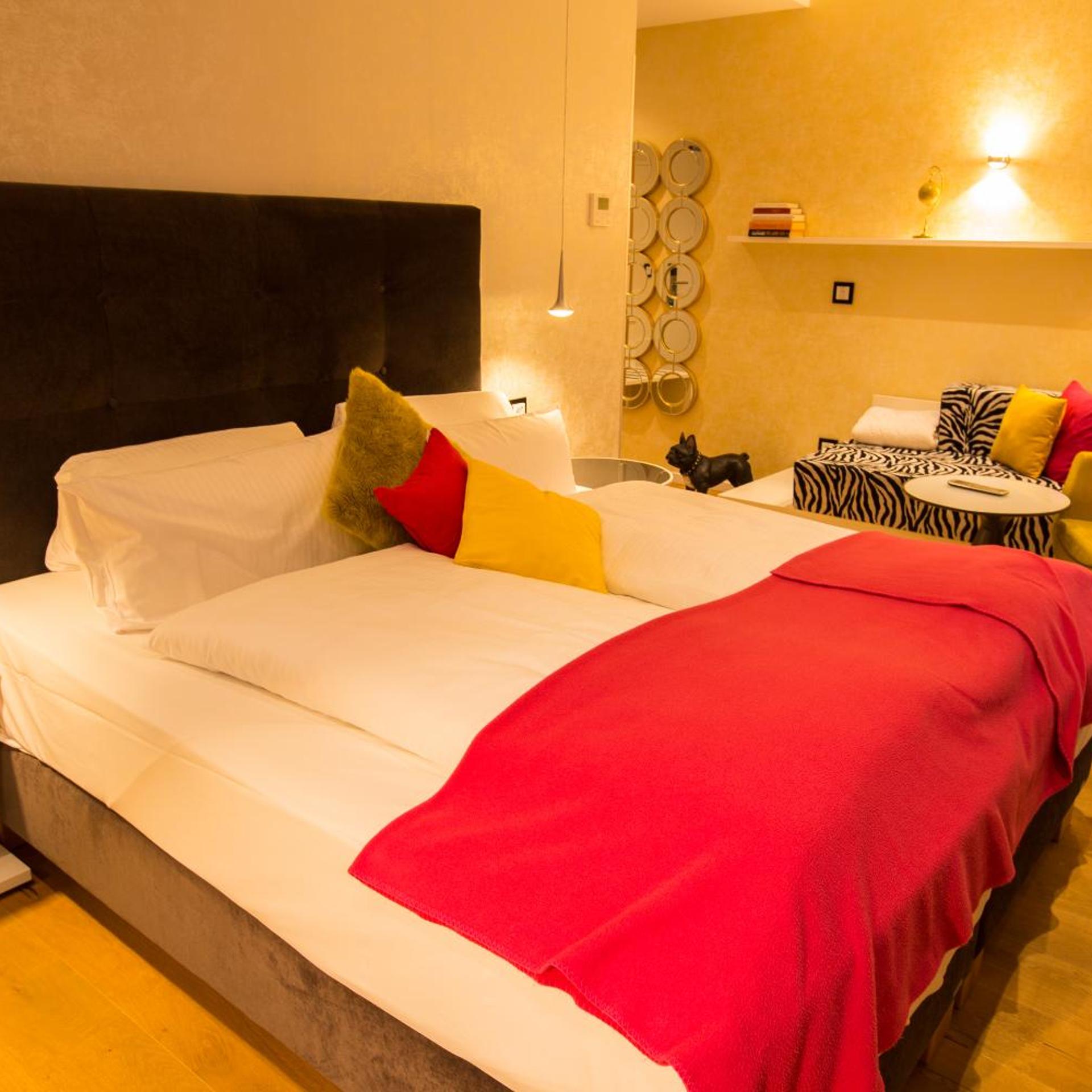 Deluxe, Double Bed