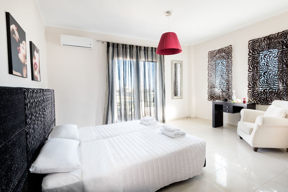 Kronos Villas 6/27