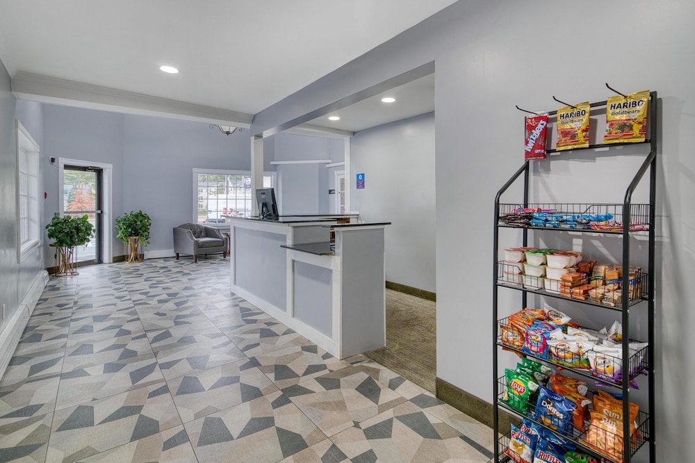 Yankee Clipper Inn, SureStay Collection by Best Western 7/50