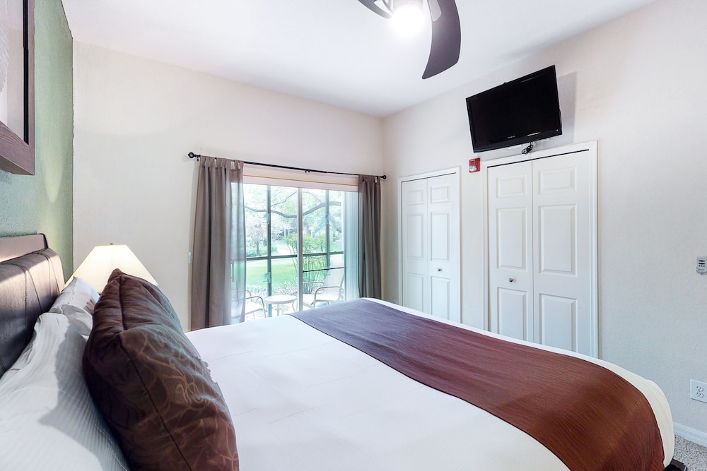2 Bedrooms, Deluxe, Apartment, Queen and Twin Beds, Lake Side, Pool Access