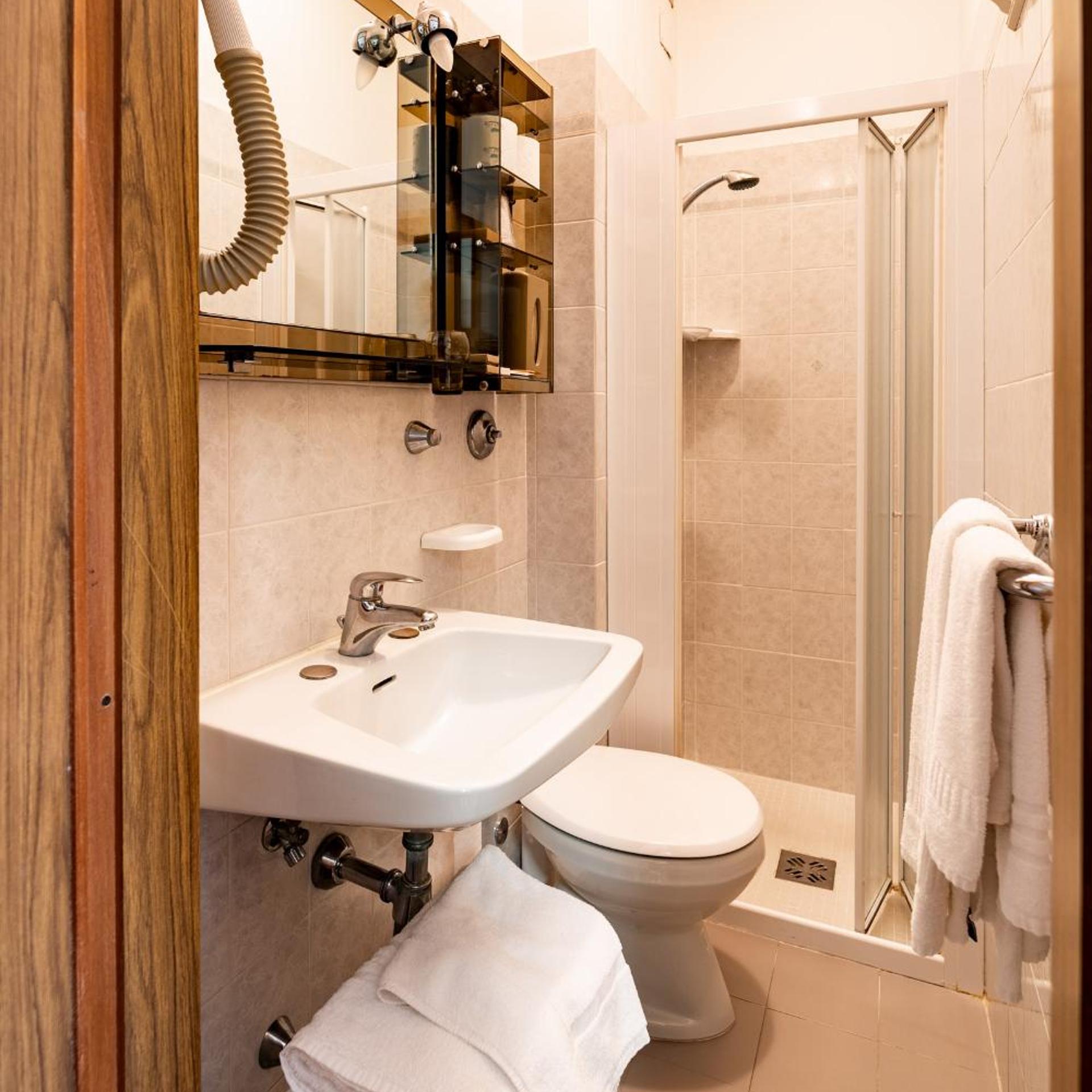 Room, Single, Lateral Side Sea View, Balcony، Souvenir 3/3
