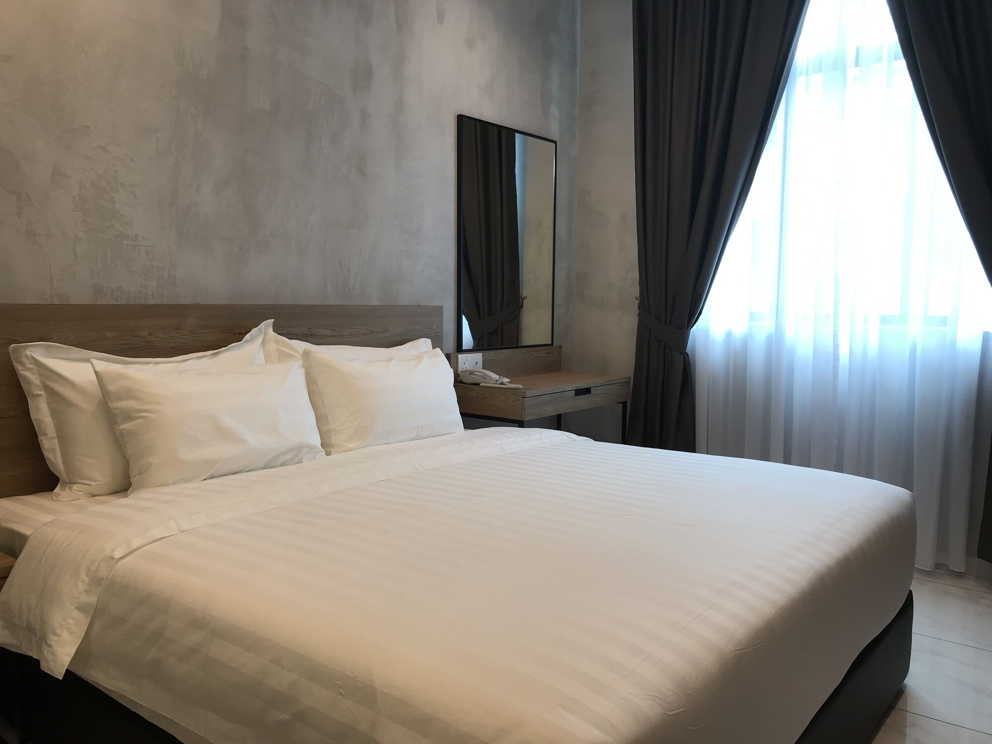 STANDARD, KING BED