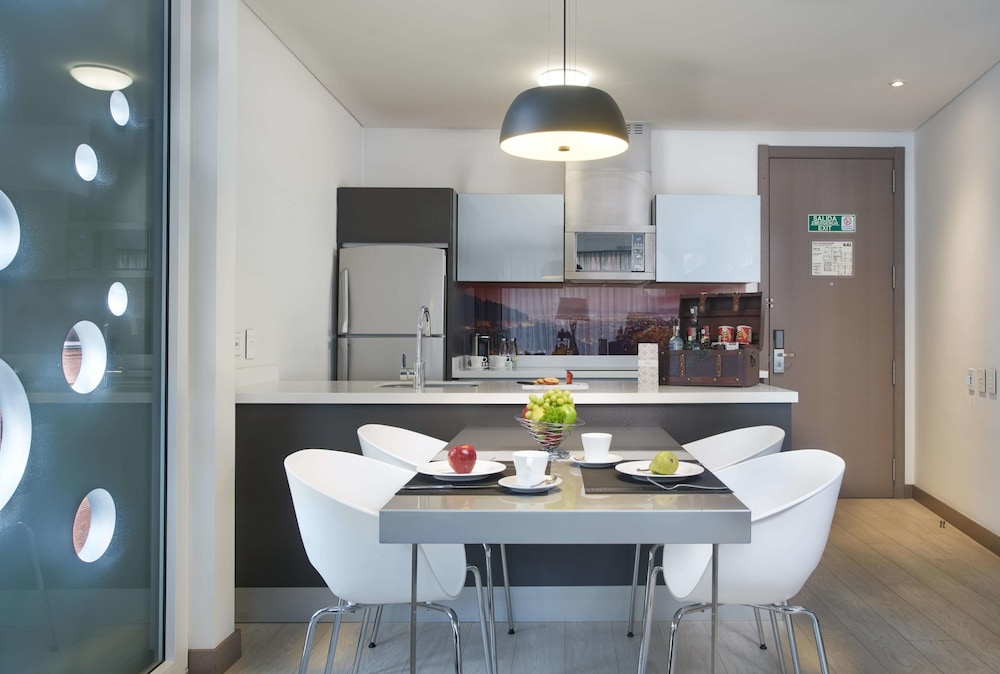 100 Luxury Suites By Preferred 70/76
