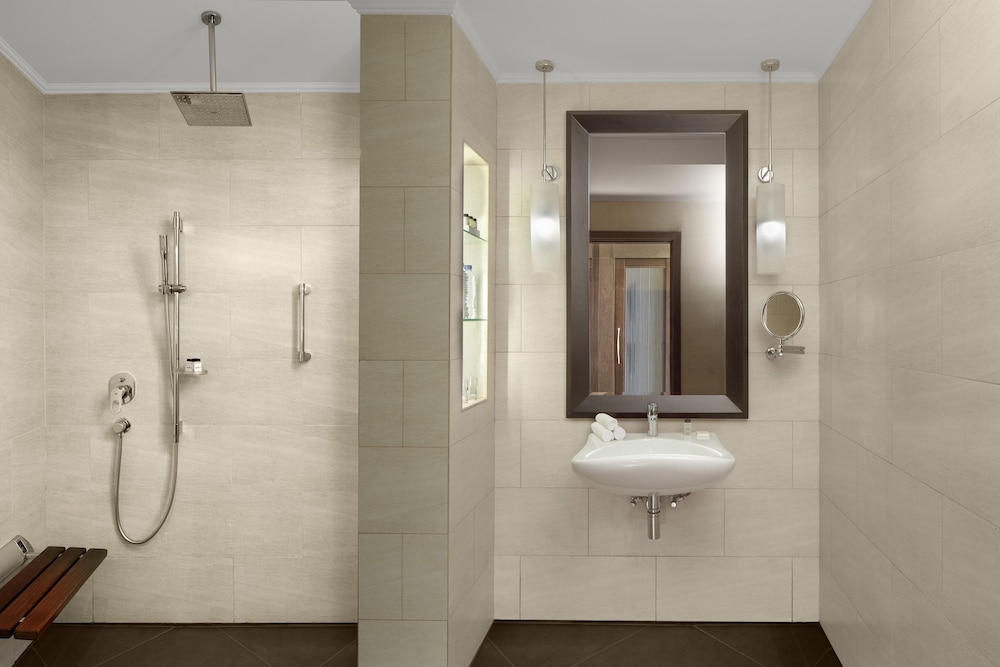Sheraton Sharjah Beach Resort Spa 9/58