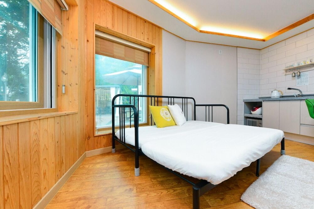 Gapyeong Camel Pension 12/50