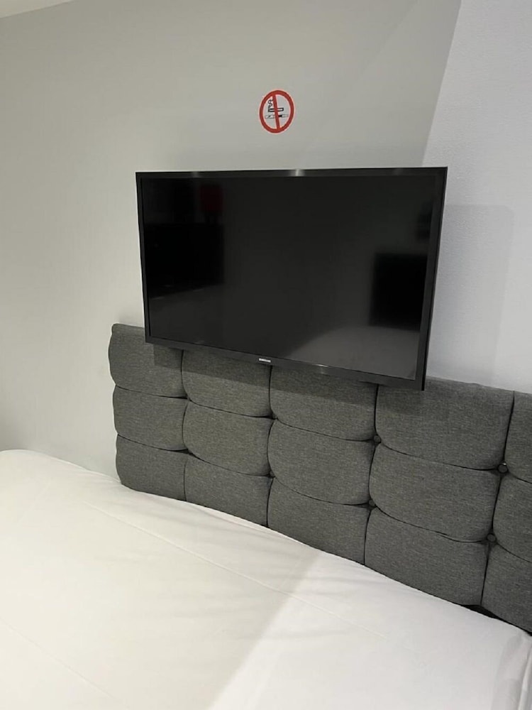 HYDE PARK SUITES 40/55