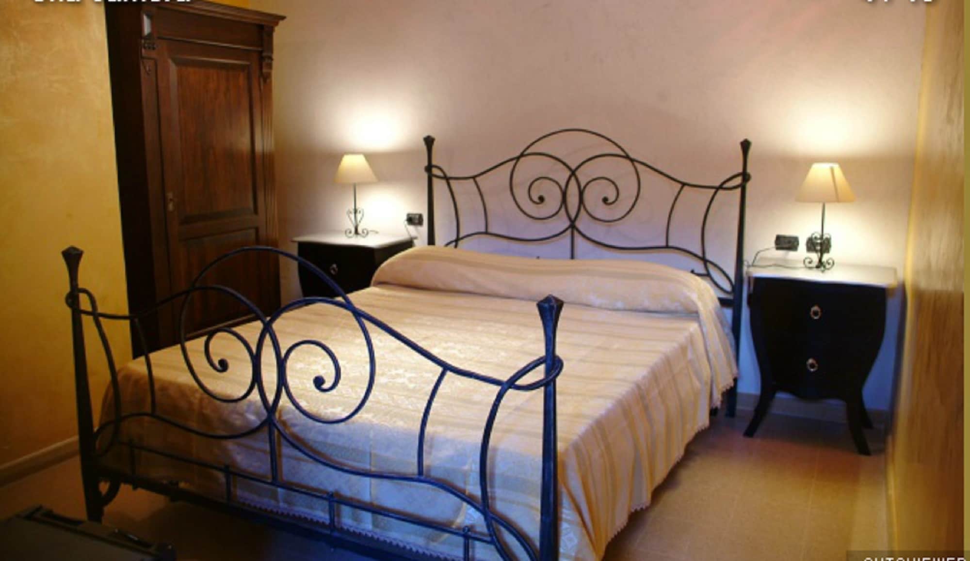 ROOM, SINGLE