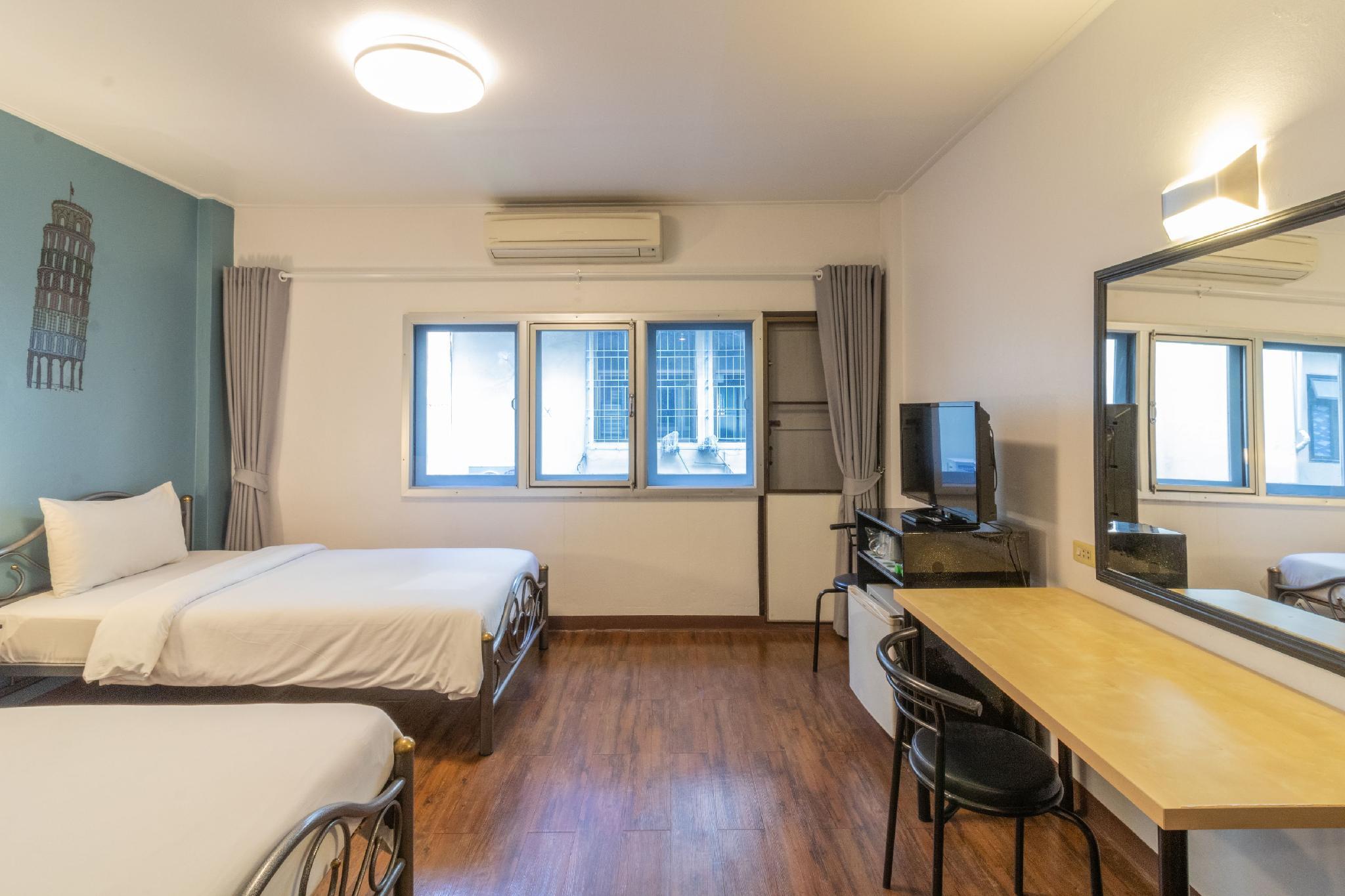 Boutique, Twin Beds