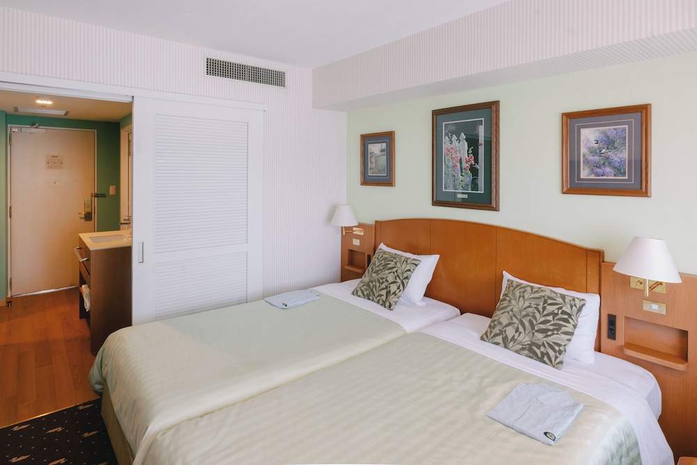 Standard, Twin Beds