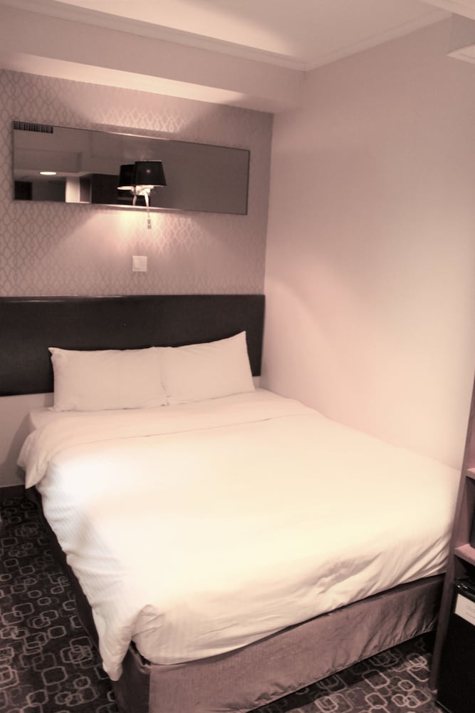 Lander Hotel Prince Edward 8/32