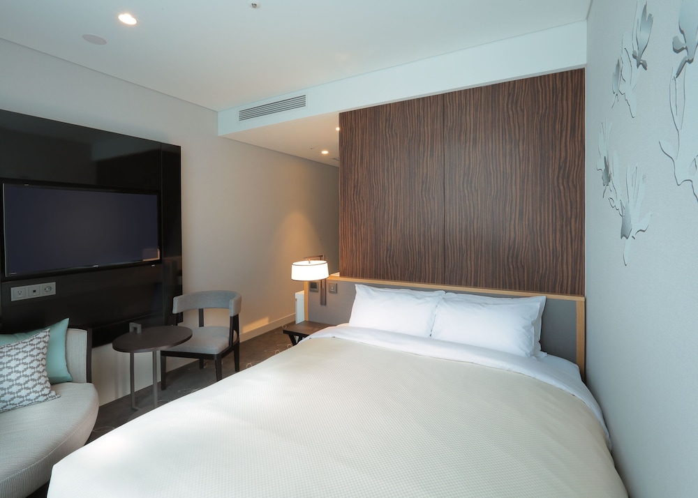 Standard, Queen Bed
