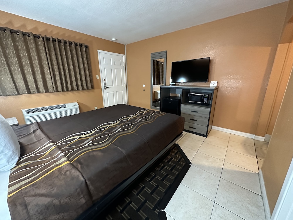 New Corral Motel 14/47