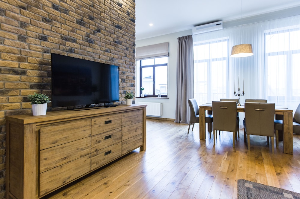 Ernesta Lux Apartments 7/50