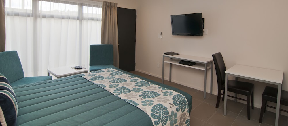 Breakwater Motel 20/60