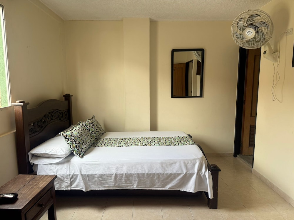 Hotel Los Tunjos 34/56