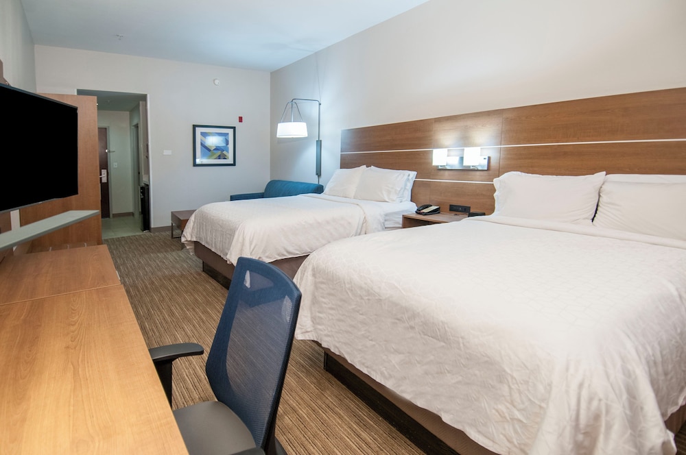 Suite, 2 Queen Beds, Sofa
