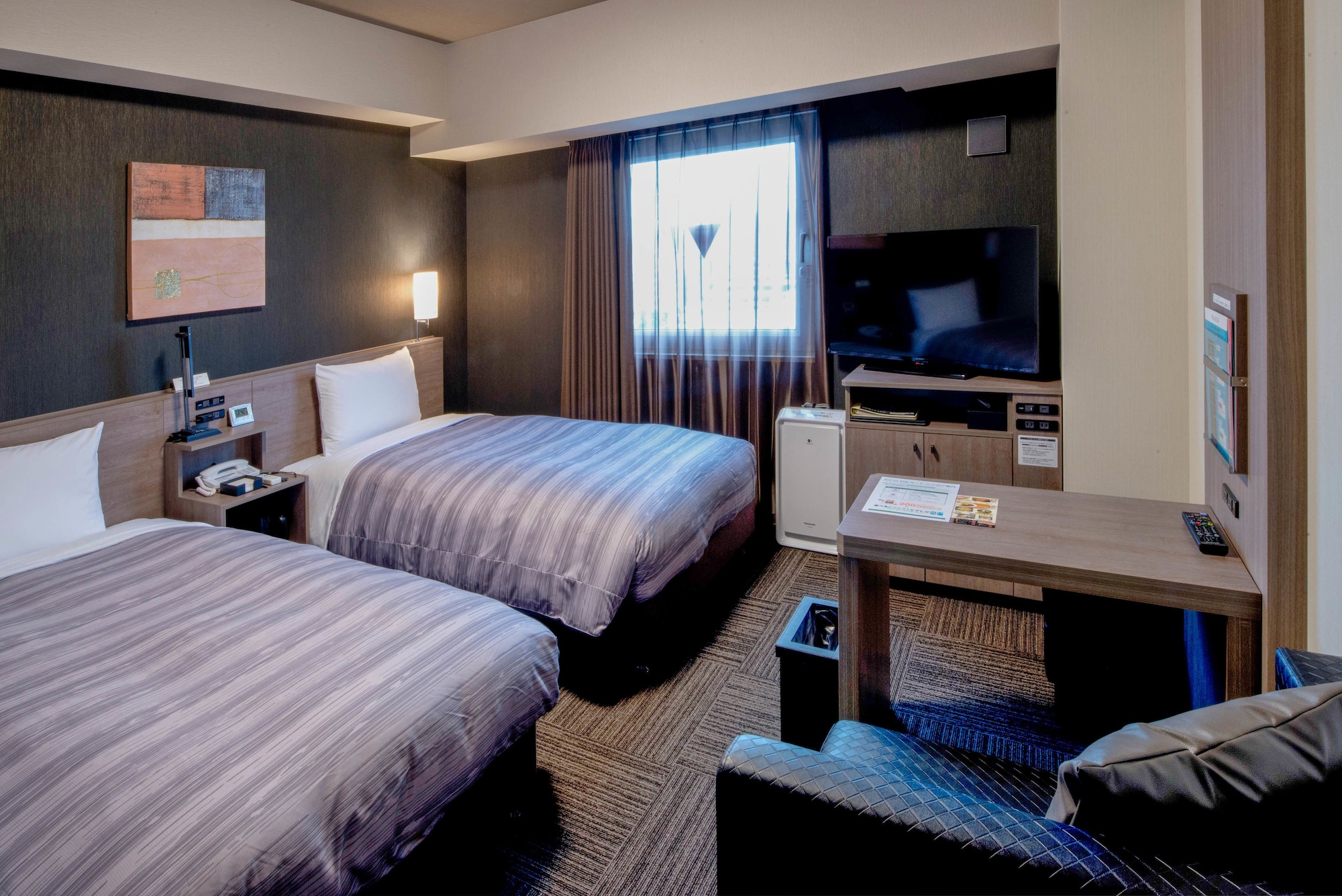 ROOM, TWIN BEDS