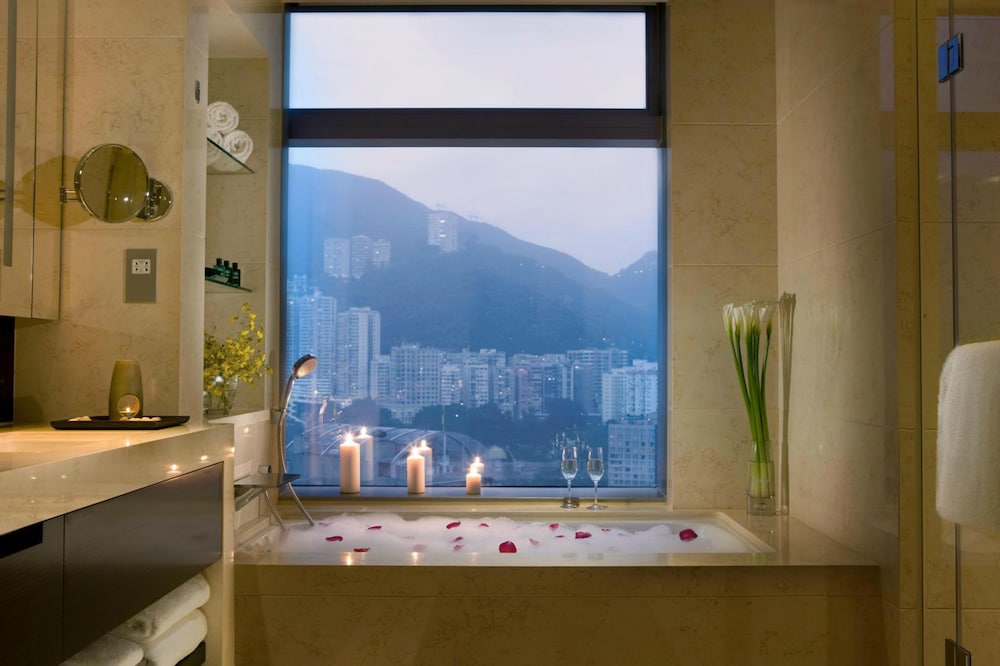 Crowne Plaza Hong Kong Causeway Bay Hotel 10/80