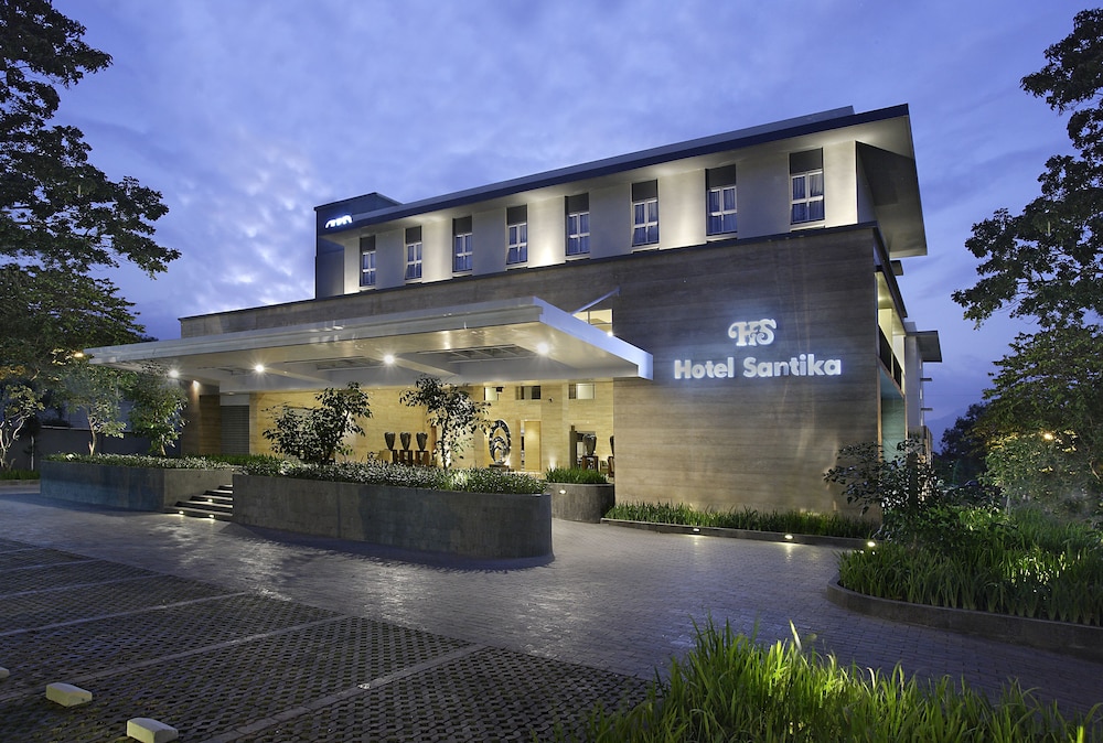 Hotel Santika Mataram 5/70