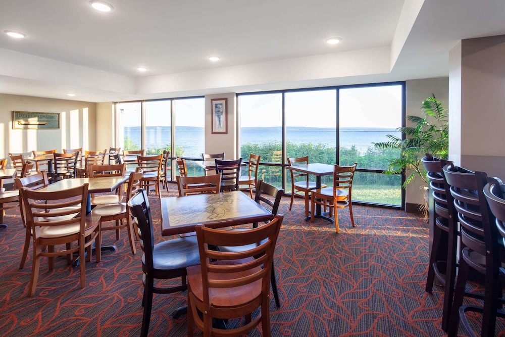 AmericInn by Wyndham Ashland 39/53