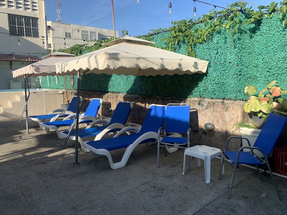 HOTEL LUIS V 40/43