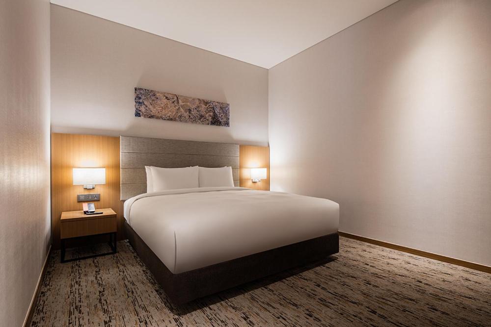 Suite, Double Bed, Corner