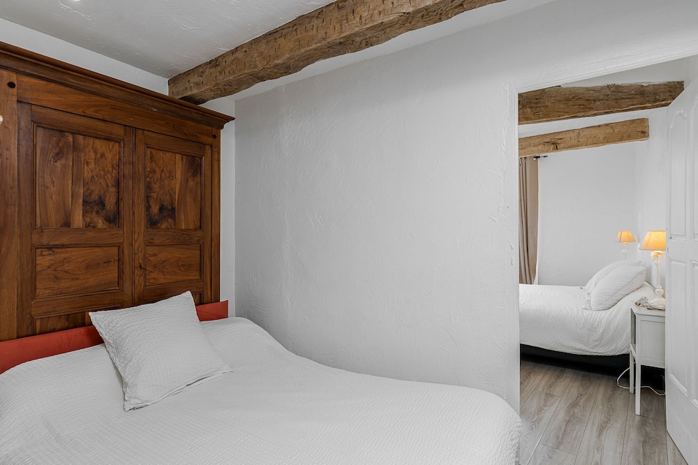 Premium, Suite, 2 King Beds, Street View, Sofa