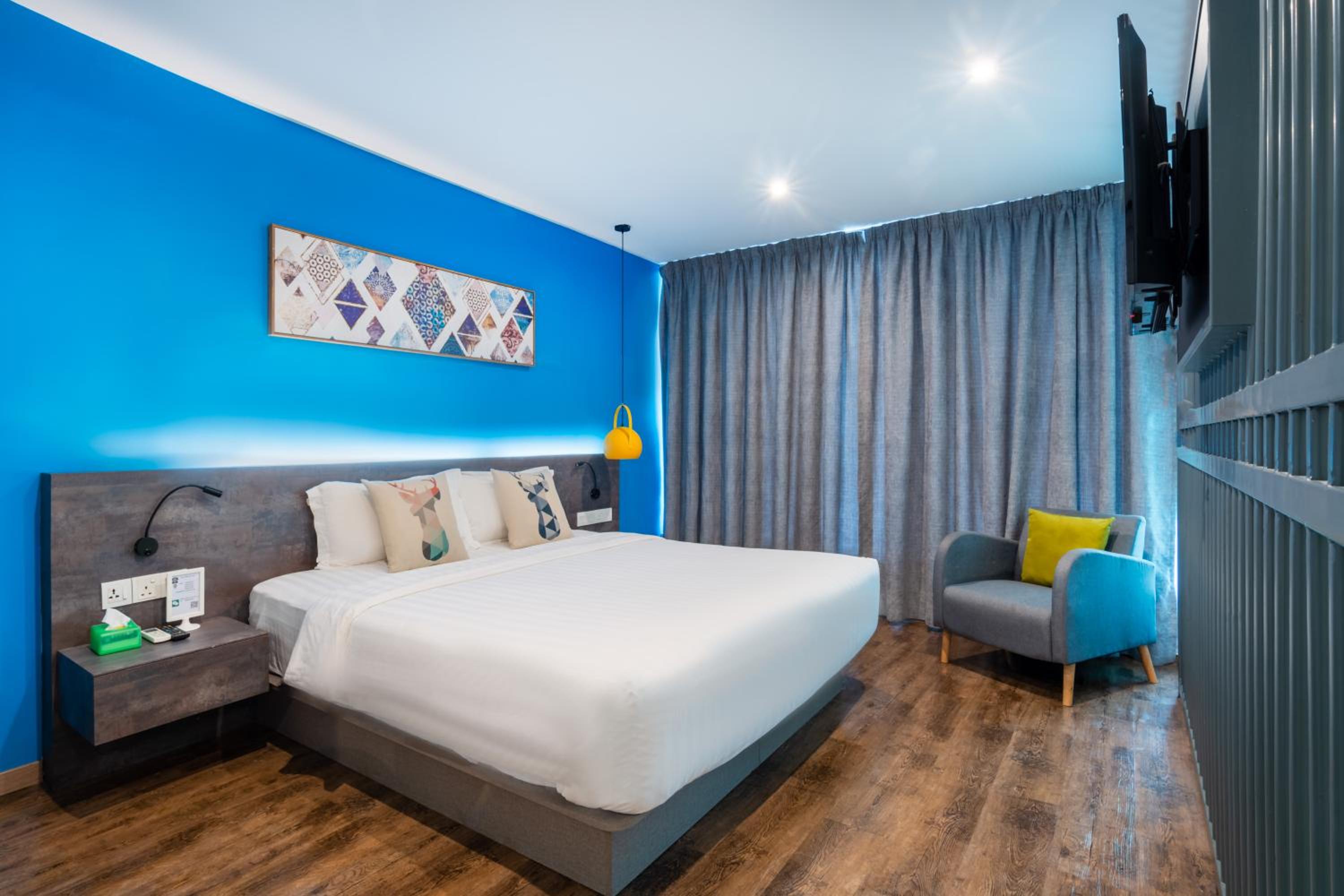 Deluxe, Suite, Apple Hotel Times Square 7/10