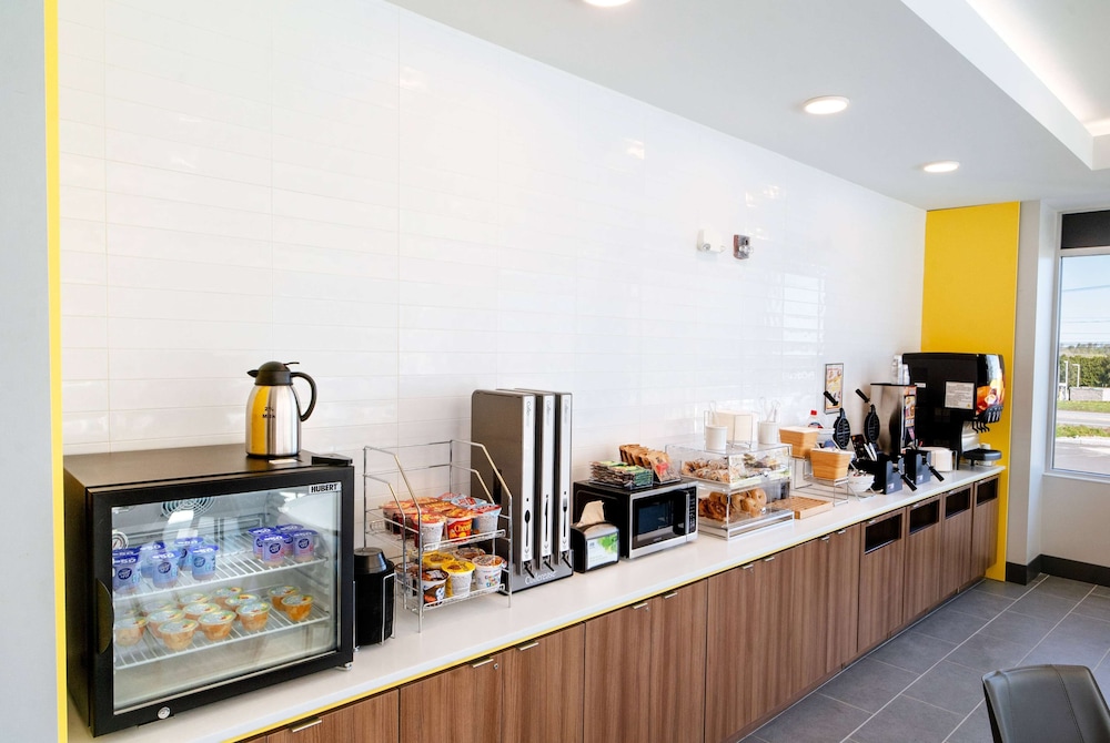 Microtel Inn and Suites by Wyndham Macedon 5/25