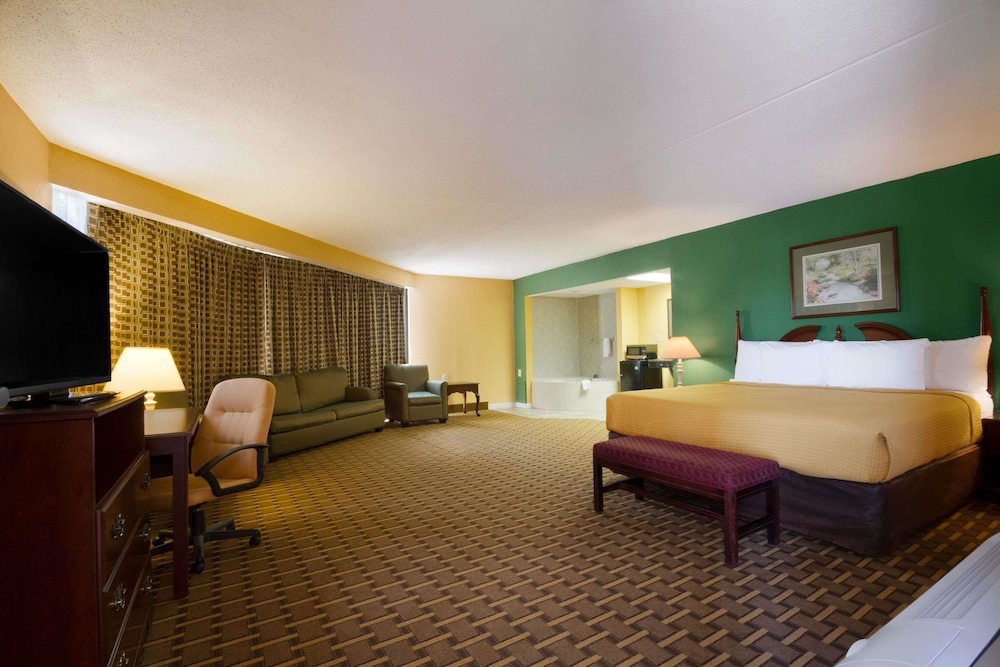Red Roof Inn and Suites Duncan 12/21