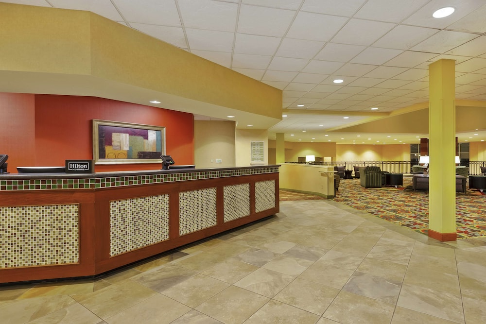 Lobby at DoubleTree by Hilton Holland, HOLLAND - MI