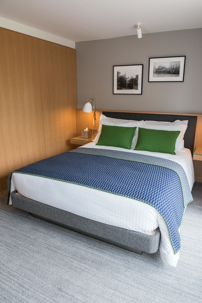 ROOM, DOUBLE BED