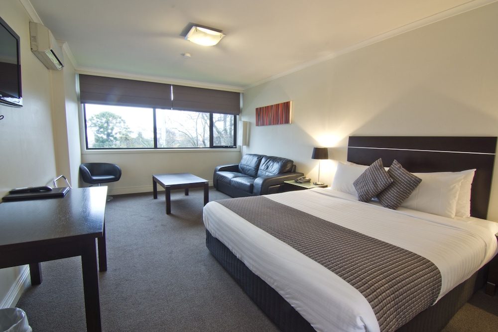 Commodore Regent Hotel 28/63