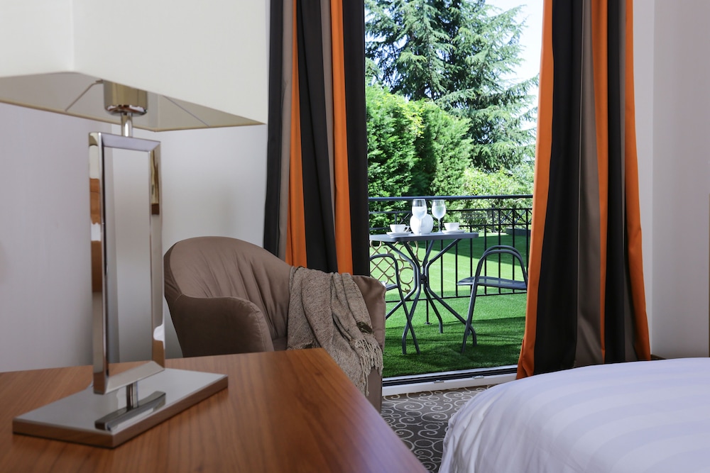 HOTEL CHLOE 15/50