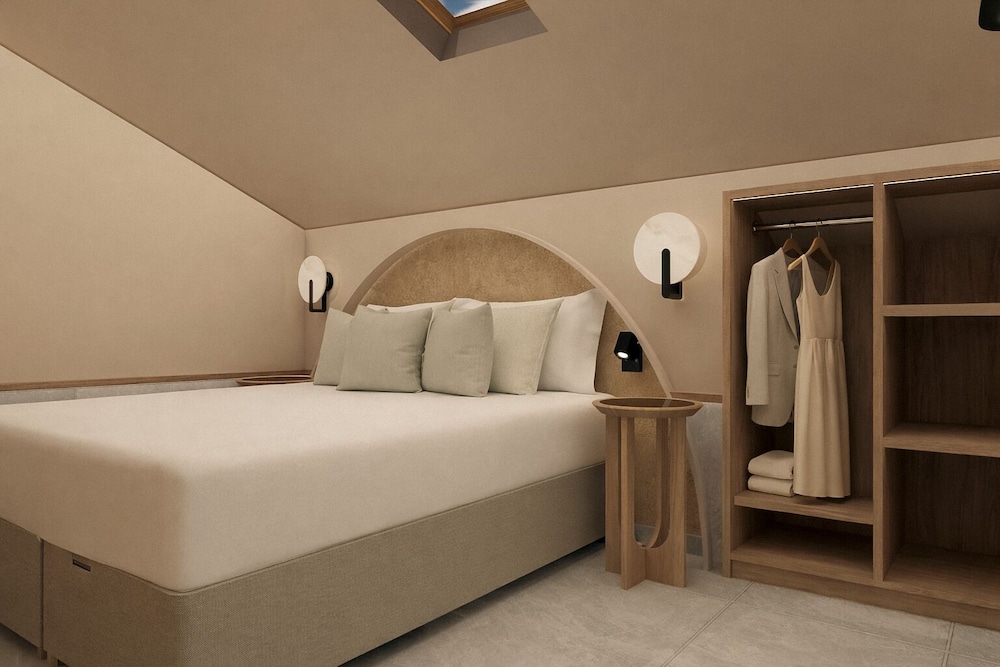 Lagoon, Romance, Pool, Suite, Queen Bed, Sea View, Sofa, Jetted Tub