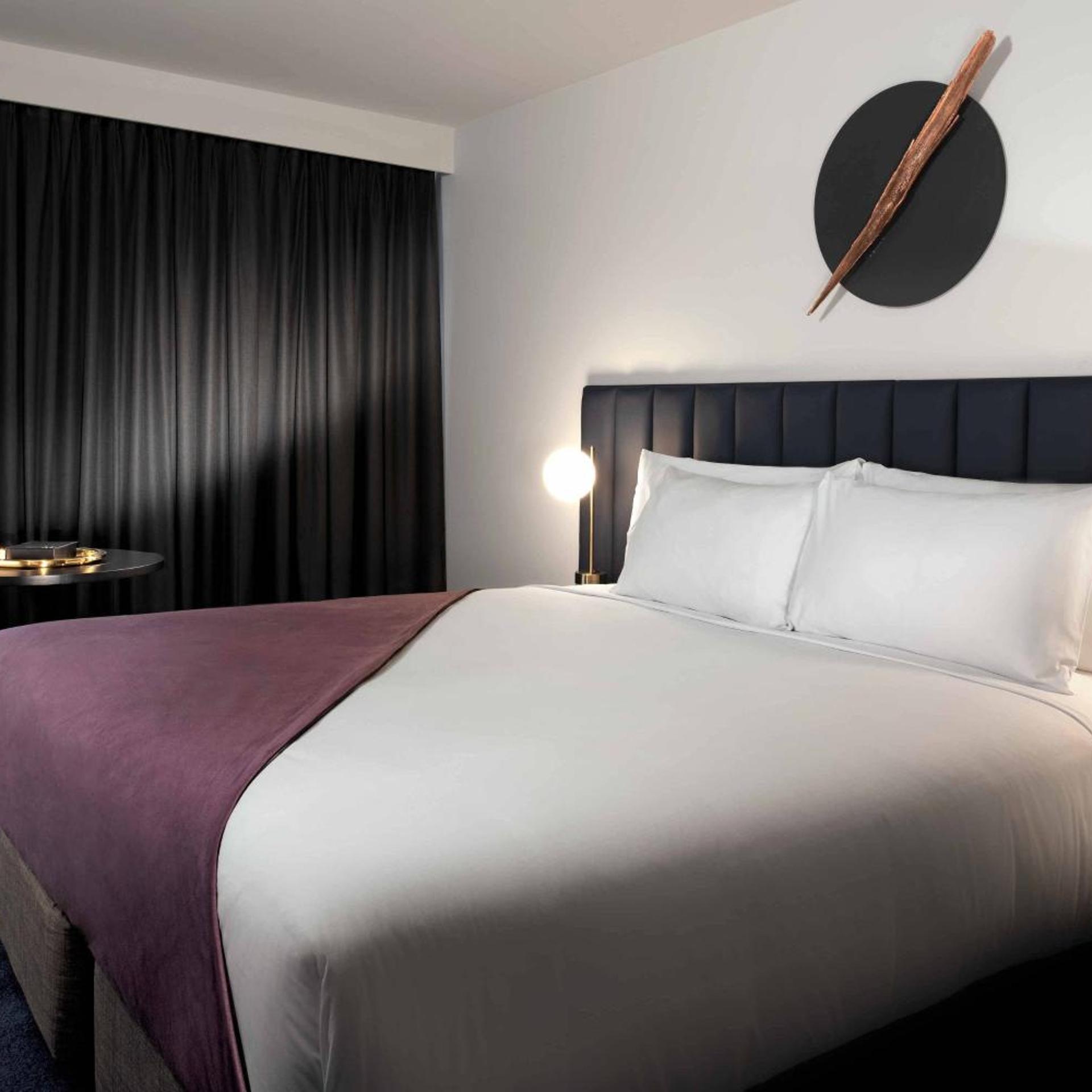 Guest Room, Classic, King Bed